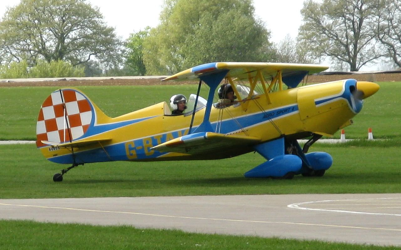 http://i715.photobucket.com/albums/ww157/TheMightyOz/Sywell%20Others/2009_05_02_Sywell071.jpg